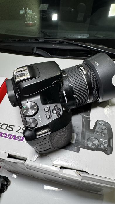 Canon 250D Yangi