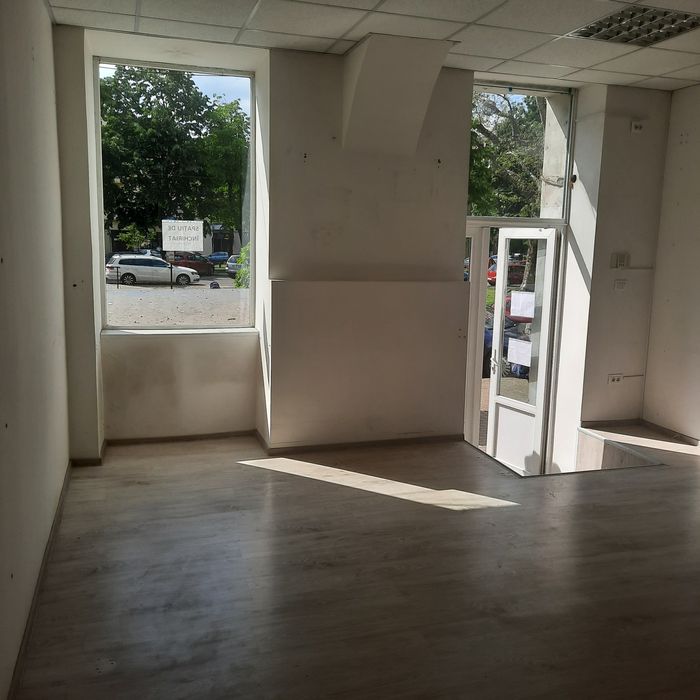 Închiriez Spațiu comercial Arad,km 0