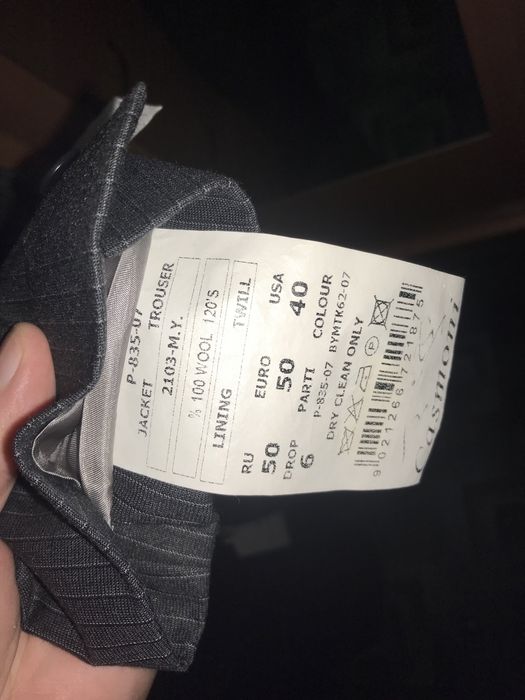 Продам костюм новый