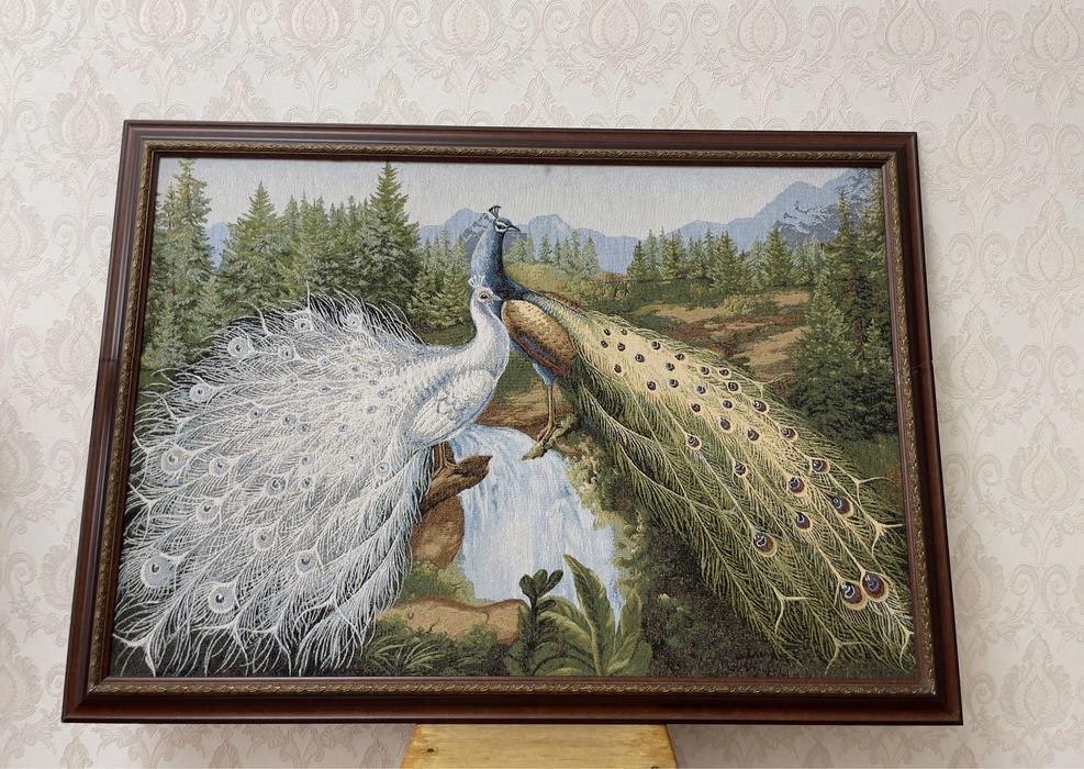 Картина на багете “Павлины”