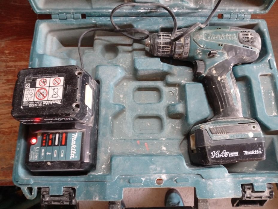 Mașină pe acumulator machiata. Acumulatori defect