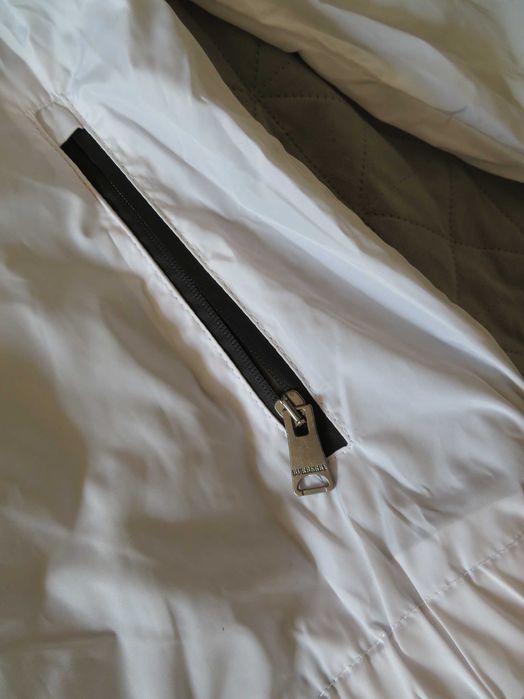 Чисто нова ветровка Burberry размер M