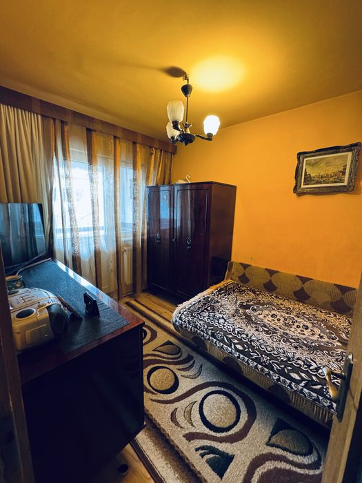 Vand Apartament 3 camere-Zona Garii