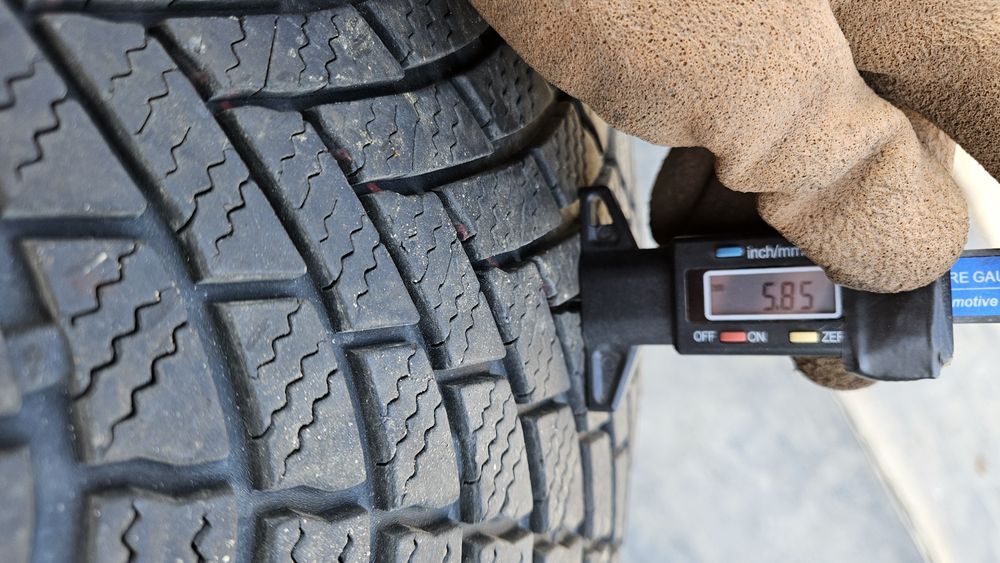 2бр гуми 235 50 19 дот 23 бриджстоун