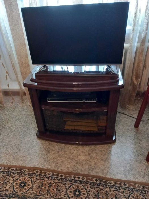 Тумбачка под телевизор