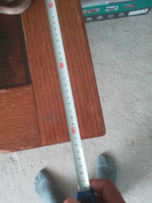 Холна маса от масивно дърво с камък.