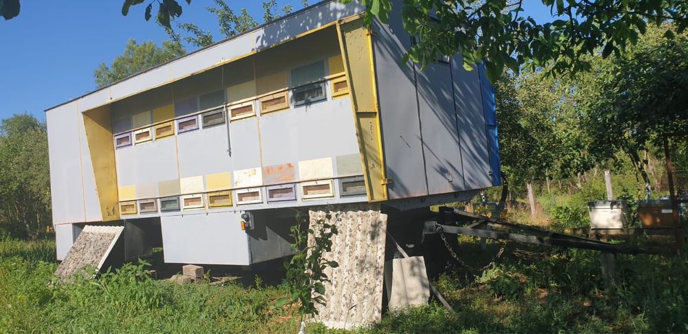 Pavilion apicol – ideal pentru stupină mobilă
