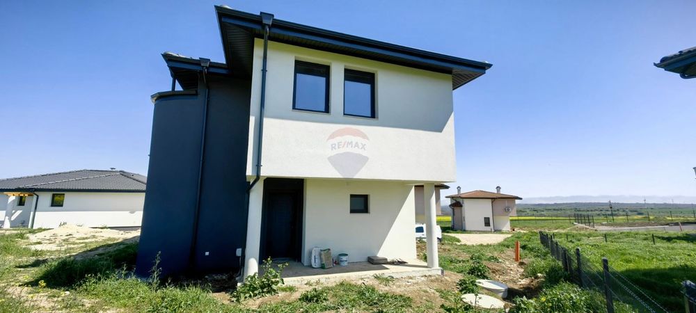 Фамилна двуетажна къща за продажба, с.Кичево, обл.Варна, ЙГ