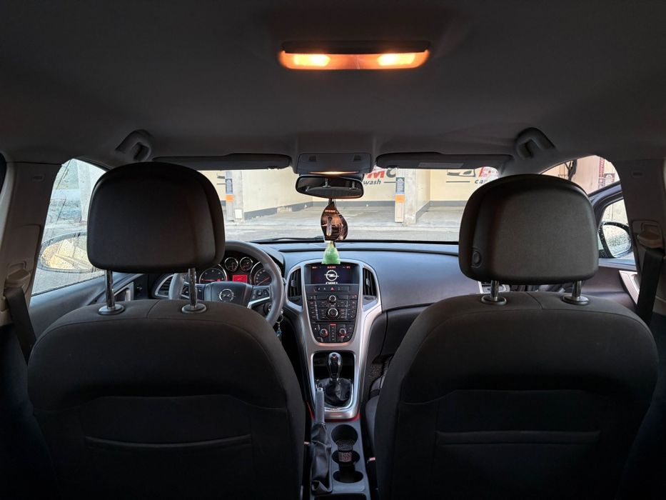 Vând Opel Astra J 2010