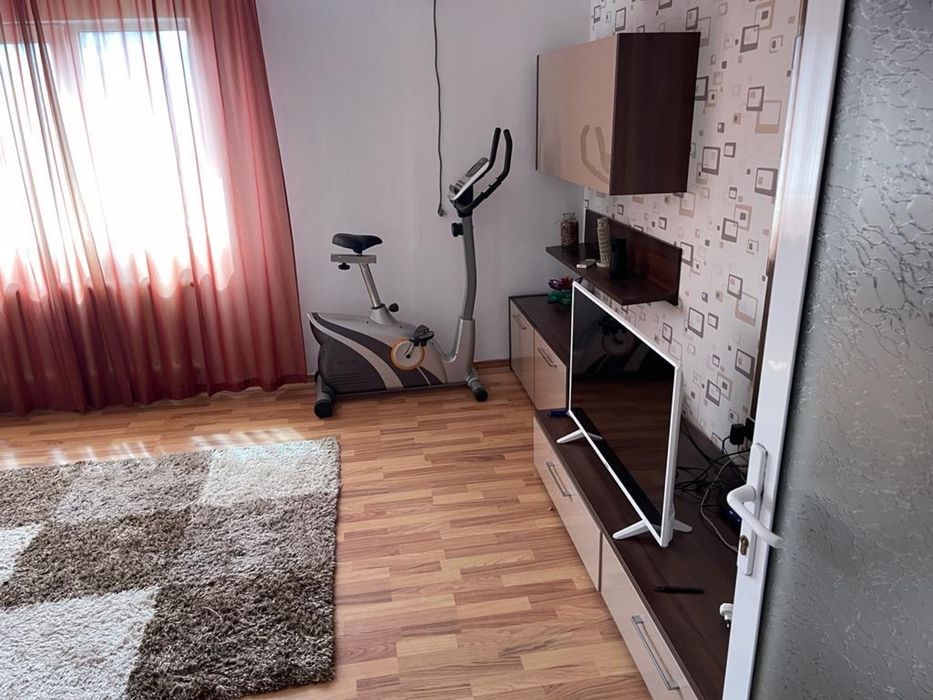 Inchiriez apartament 3 camere