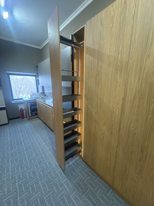 Мебельная фурнитура для кухни .