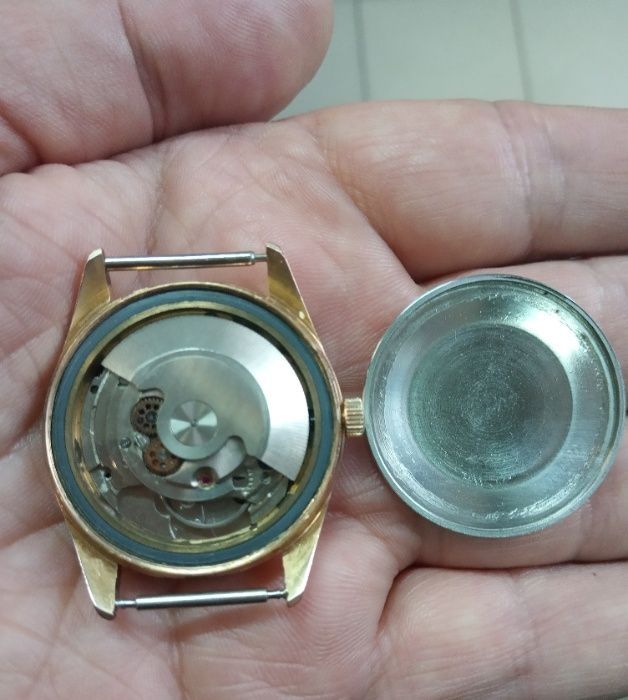 Ceas Cristal Watch Automatic 
Swiss made
25 jewels
Încabloc
Gold plate