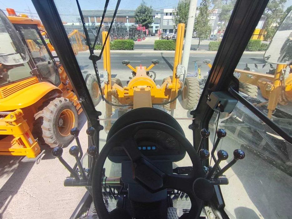 Автогрейдер GR180