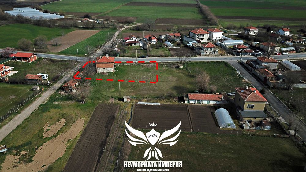 Продавам двуетажна къща 175РЗП и двор 890кв.м. с гараж в с.Кочево