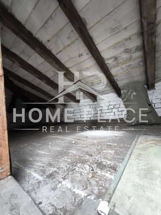 Етаж от къща  в централната част на град Варна.