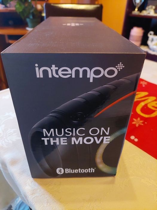 Vand boxa cu ,,Bluetooth,,.