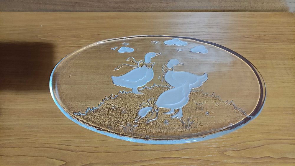 Овално плато от кристално стъкло с матирани елементи