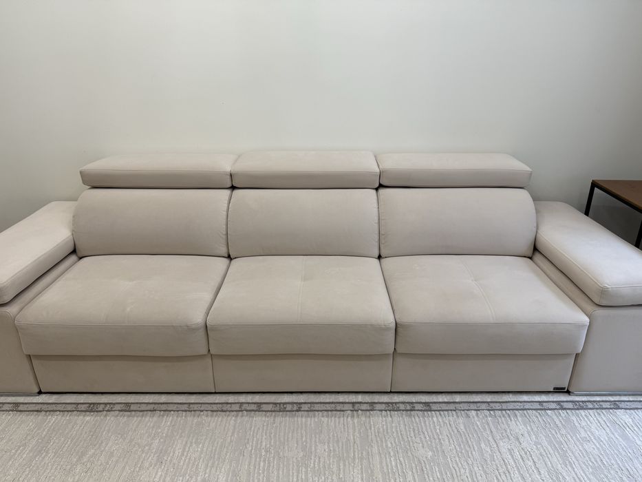 Продам диван в гостиную длина 3,2 м.