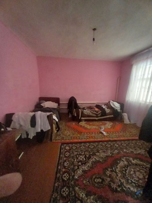 Бустонлик тумани Азадбашда 4 сотик 4 хона ховли сотилади йулга якин