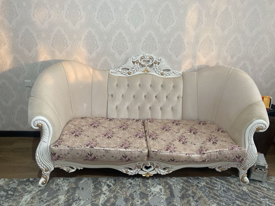 Продам диван классический