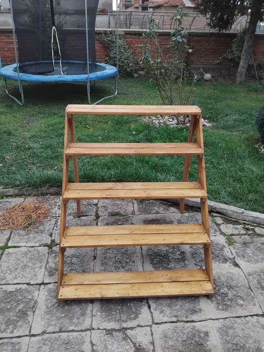 Стъпаловидн рафт цветарник