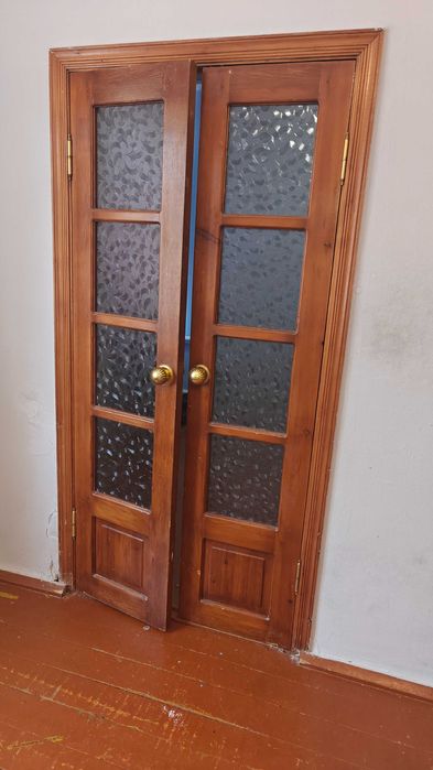 Продам деревянные двери б/у