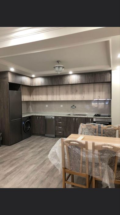 Дава се под наем Тристаен апартамент в Асеновград - 90 кв.м за 430 € - Снимка #1