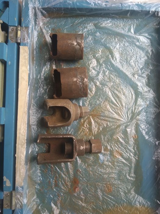 Продам Набор приспособлений д/ремонта автомобилей Москвич