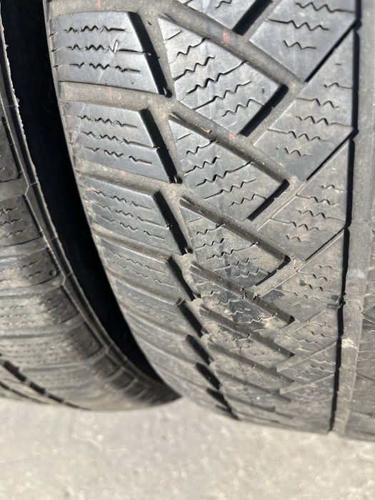 2 бр. зимни гуми 215/55/17 Continental DOT 2019 5 mm