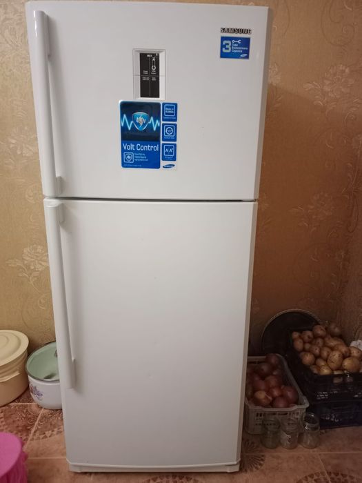 Продам идеальный холодильник