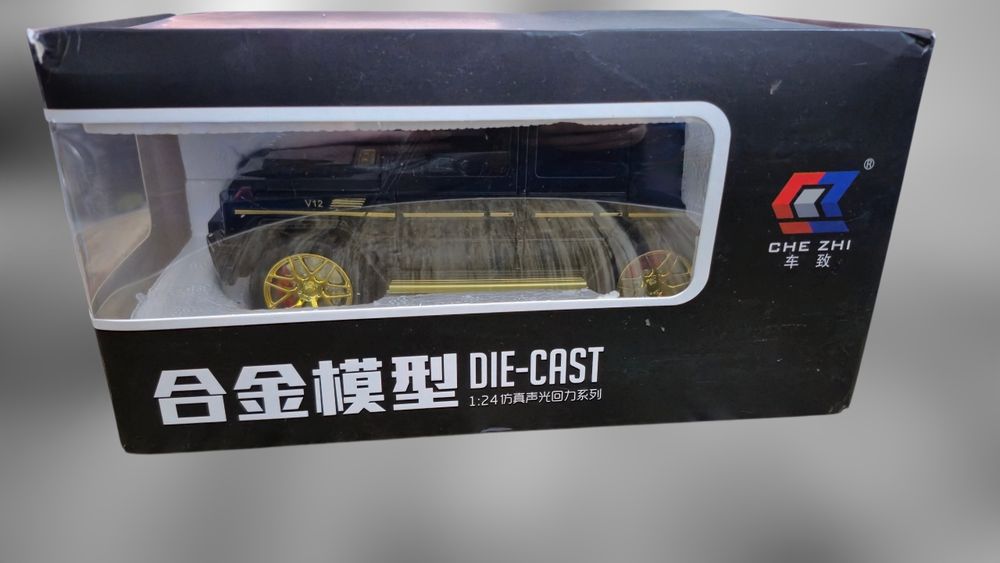 Метални реалистични модели на Mercedes C63 AMG и Benz G Klassa