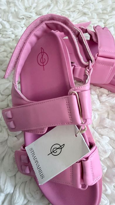 Сандали  Stradivarius