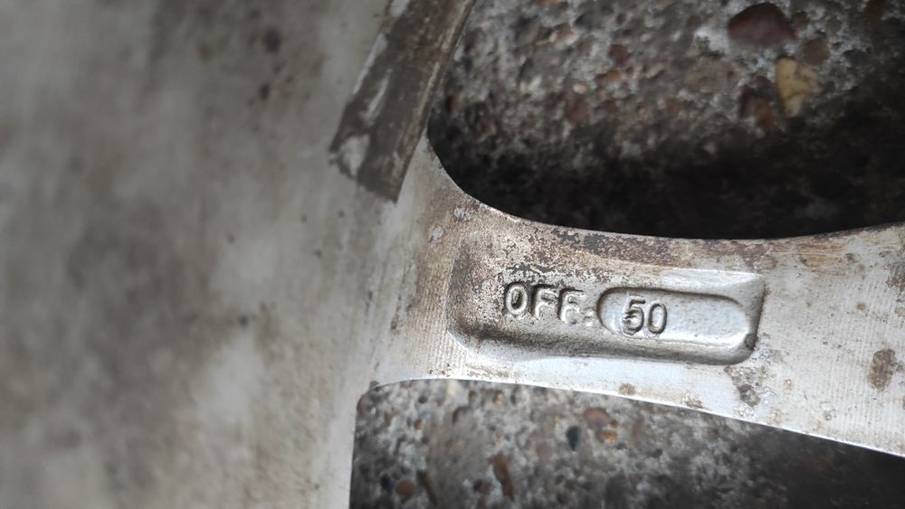 Продам комплект  дисков r15  с резиной