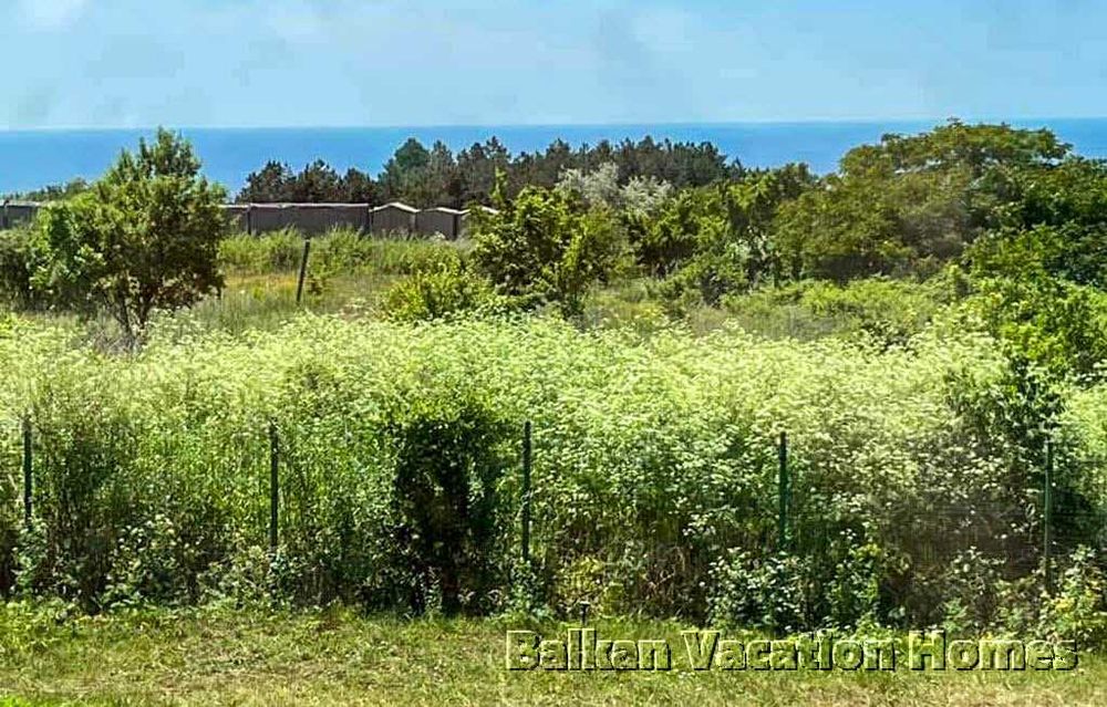Триетажна къща с басейн и гледка море в Топола