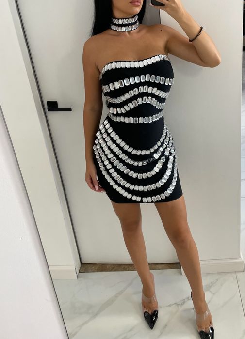 Rochie cu pietre si colier