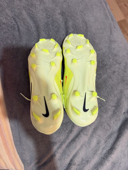 ghete fotbal nike phantom 6 low pro