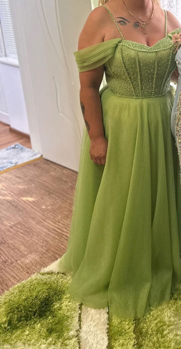 Продавам рокля в отлично състояние