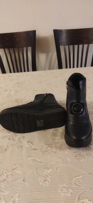 Продавам дамски боти