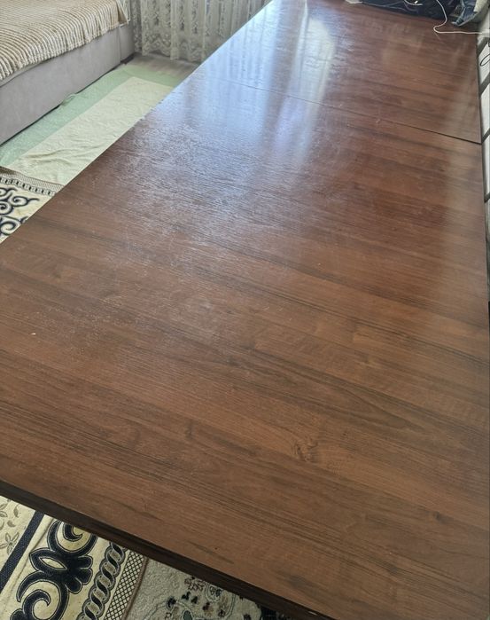 Овальный стол. Овальный стол