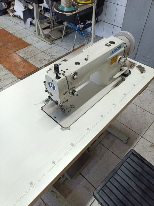De vânzare masina de cusut Jack model 6380