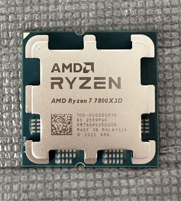 Процессор AMD Ryzen 7 7800X3D