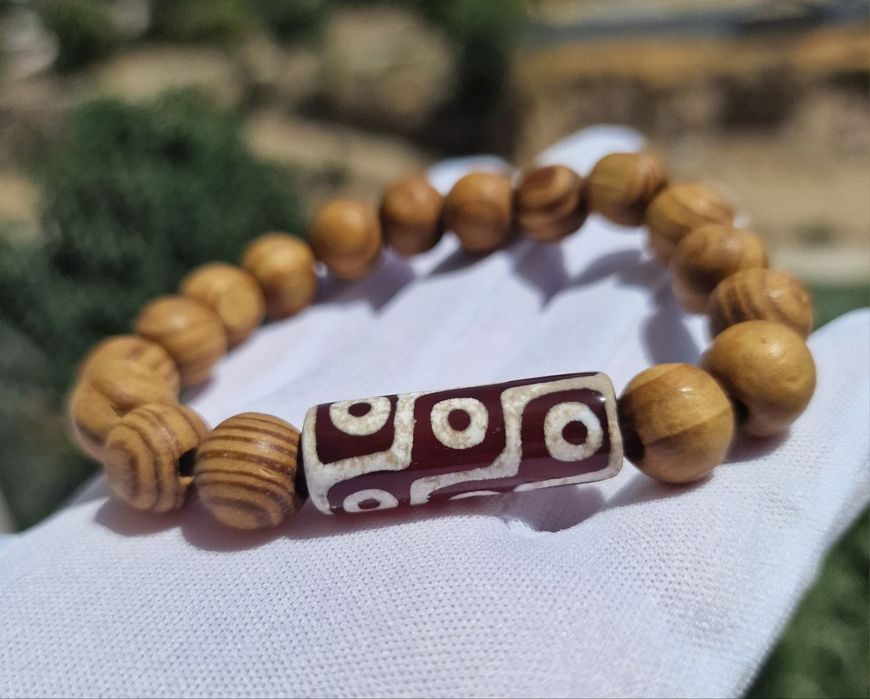 Браслеты с Бусинами Дзи.