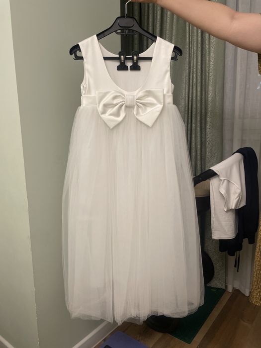 Продаю детское белое платье