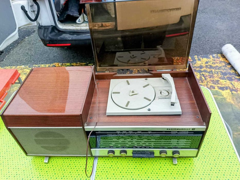 Vand radio Marelli cu picap functional pret 400lei