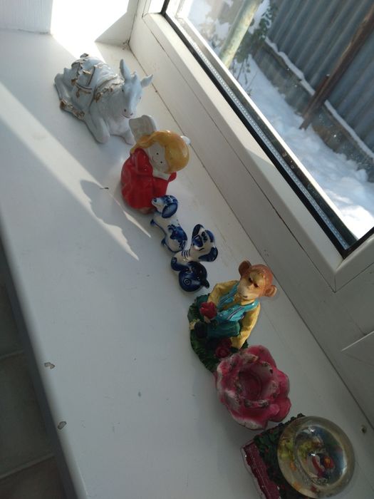 Продаю фарфоровые статуэтки