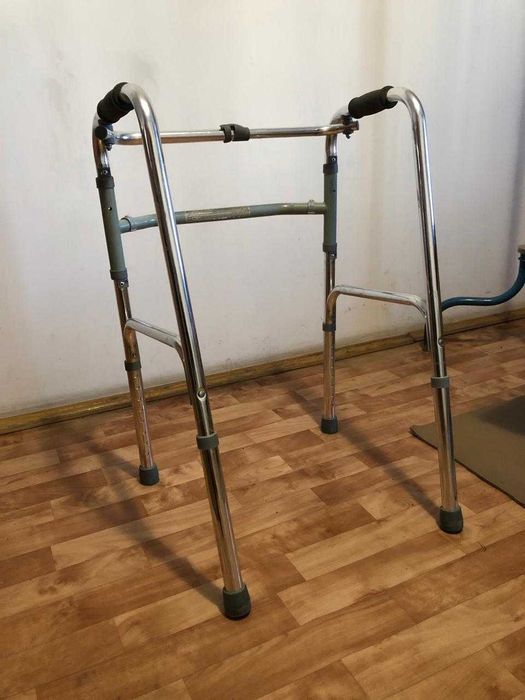 Ходунки, в состоянии новых.