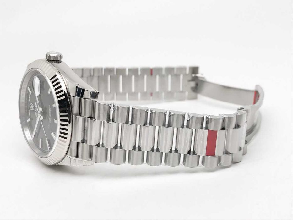 Rolex Day-Date 40 — черен циферблат, President гривна, сапфирено стъкло — реални снимки