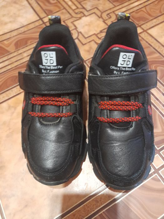 Продам кроссовки