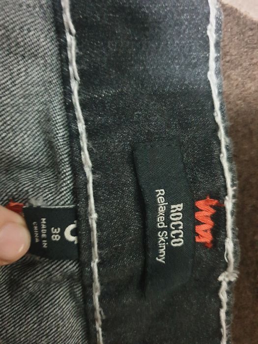 Blugi True religion aproape noi (cei negri nu ii mai am