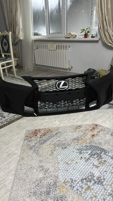 Продам бампер на lexus is 250